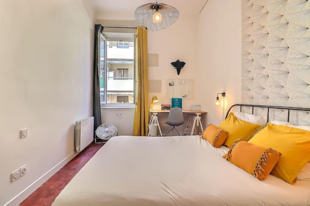 Le Yellow - Central - Climatise Nimes Exterior photo